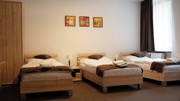 Triple Room, Multiple Beds, Non Smoking | In-room safe, cribs/infant beds, free WiFi, bed sheets