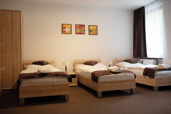 Triple Room, Multiple Beds, Non Smoking | In-room safe, cots/infant beds, free WiFi, bed sheets