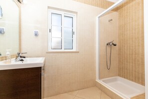 Shower, towels
