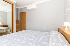 3 chambres, fer et planche à repasser, lit parapluie, Wi-Fi gratuit