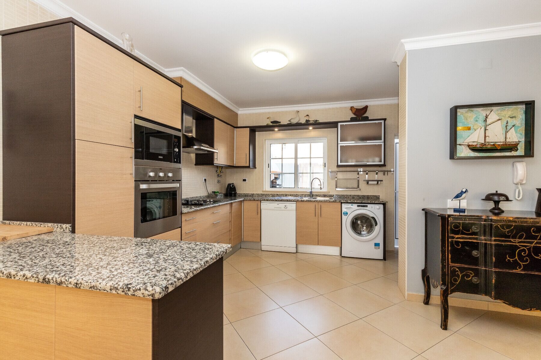 Refrigerador, microondas, horno y lavavajillas 