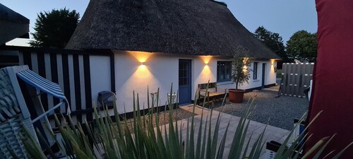 Watt'n Glück - Barrier-free thatched-roof vacation home North Sea, mudflats, wind & waves