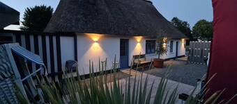 Watt'n GlĂŒck - Barrier-free thatched-roof vacation home North Sea, mudflats, wind & waves
