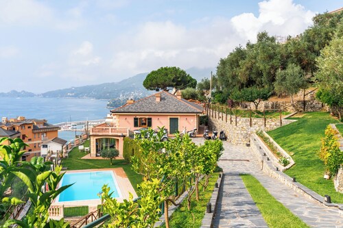 Charming 3-bedroom 4 bathrooms villa with WiFi and AC in beautiful Rapallo