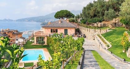 Charming 3-bedroom 4 bathrooms villa with WiFi and AC in beautiful Rapallo