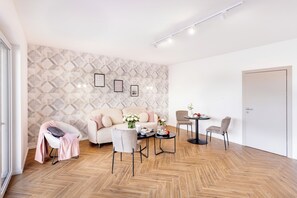 Free WiFi, bed sheets - Apart House A4 (Bielany Wrocławskie)