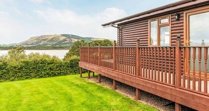 Beautiful private villa for 4 guests with WIFI, TV, balcony and pets allowed