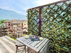 Outdoor dining - Beautiful apartment for 4 guests with WIFI, A/C, TV and balcony (Colico)