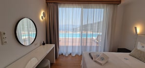 3 bedrooms, in-room safe, desk, iron/ironing board