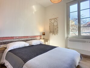 2 slaapkamers, een strijkplank/strijkijzer, wifi, beddengoed