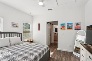 3 soverom, strykejern/-brett, reiseseng for barn og wi-fi