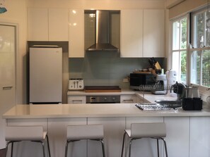 Micro-ondes, four, plaque de cuisson, lave-vaisselle