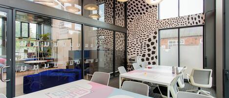 Área de estar no saguão