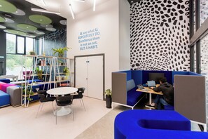 Lobby sitting area - Student Only Riverside Manchester (Salford)