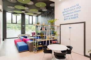 Lobby sitting area - Student Only Riverside Manchester (Salford)