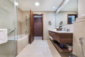 Dusche, Haartrockner, Bidet, Handtücher