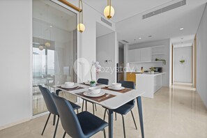 Appartement, 2 chambres, vue ville | Salle à manger