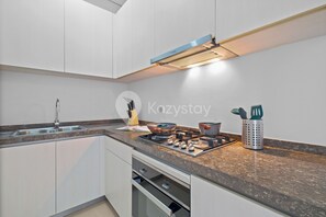 Appartement, 2 chambres, vue ville | Cuisine privée | Micro-ondes, plaque de cuisson, cuiseur de riz