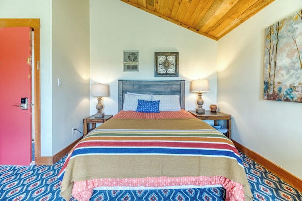 Iron/ironing board, free WiFi, bed sheets