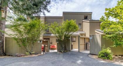Lodge Room 34: Studio, 1 BA Condominium in Black Butte Ranch, Sleeps 2