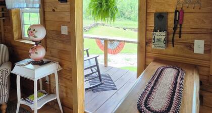 Small Cozy Cabin in the heart of the Appalachian Mountains