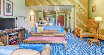 Lodge Condo 32, 2BDRM, 1BATH, close to Black Butte Lodge