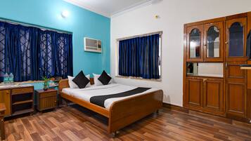 Deluxe Double Room, City View | Desk, laptop workspace, free WiFi