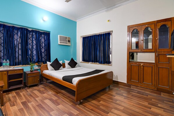 Deluxe Double Room, City View | Desk, laptop workspace, free WiFi