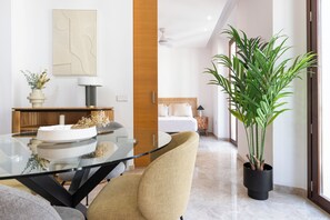 3 chambres, fer et planche à repasser, Wi-Fi, draps fournis