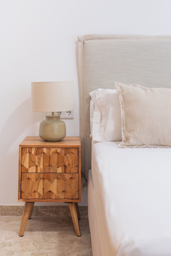 WiFi, bed sheets, wheelchair access