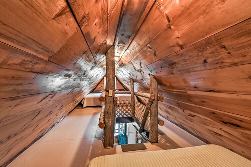 Charming 3-bedroom cabin in serene Solon with free fiber WiFi