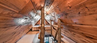 Charming 3-bedroom cabin in serene Solon with free fiber WiFi