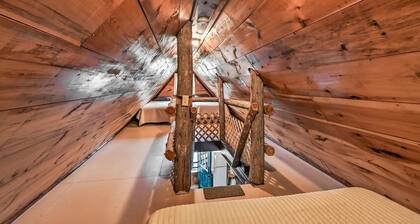 Charming 3-bedroom cabin in serene Solon with free fiber WiFi