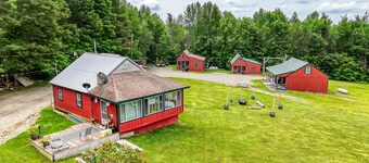 Charming 3-bedroom cabin in serene Solon with free fiber WiFi