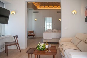 Hypo-allergenic bedding, in-room safe, iron/ironing board, free WiFi - Liberty Suites Spetses  (Spetses)