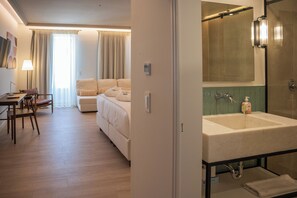 Comfort Suite, Garden View | Hypo-allergenic bedding, in-room safe, iron/ironing board, free WiFi
