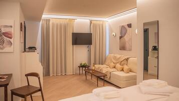 Luxury Suite, Terrace, Garden View