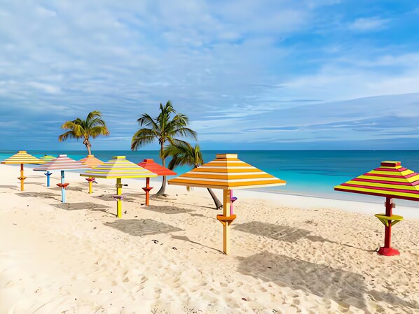 Plage, chaises longues, serviettes de plage