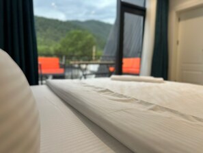 Familie villa, uitzicht op bergen | Een kluis op de kamer, verduisterende gordijnen, geluiddichte muren