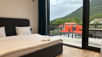 家庭别墅, 山景 | 客房内保险箱、遮光窗帘、隔音、熨斗/熨衣板