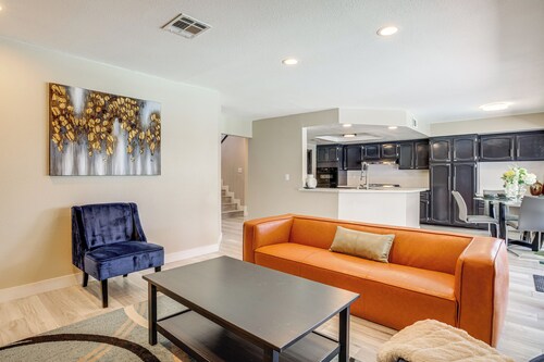 6 Mi to Las Vegas Strip: Home w/ Pool & Patio!