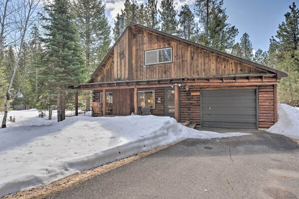 Front of property - Mccall Rustic Retreat - Walk to Payette Lake! (McCall)