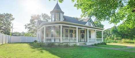 House (4 Bedrooms) | Front of property