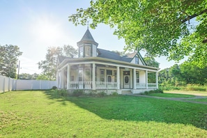 House (4 Bedrooms) | Front of property
