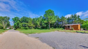 Unclassified image, 4 of 24, button - 1 Mi to Lake Texoma: Cozy Studio w/ Outdoor Space! (Kingston)
