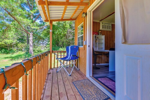 1 Mi to Lake Texoma: Cozy Studio w/ Outdoor Space!