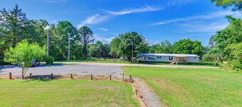1 Mi to Lake Texoma: Cozy Studio w/ Outdoor Space!