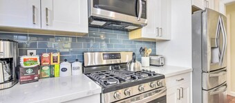 Sunny Oakland Retreat w/ Patio & Cute Garden!