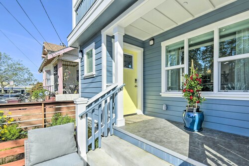 Sunny Oakland Retreat w/ Patio & Cute Garden!