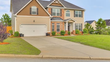 House (5 Bedrooms) | Front of property